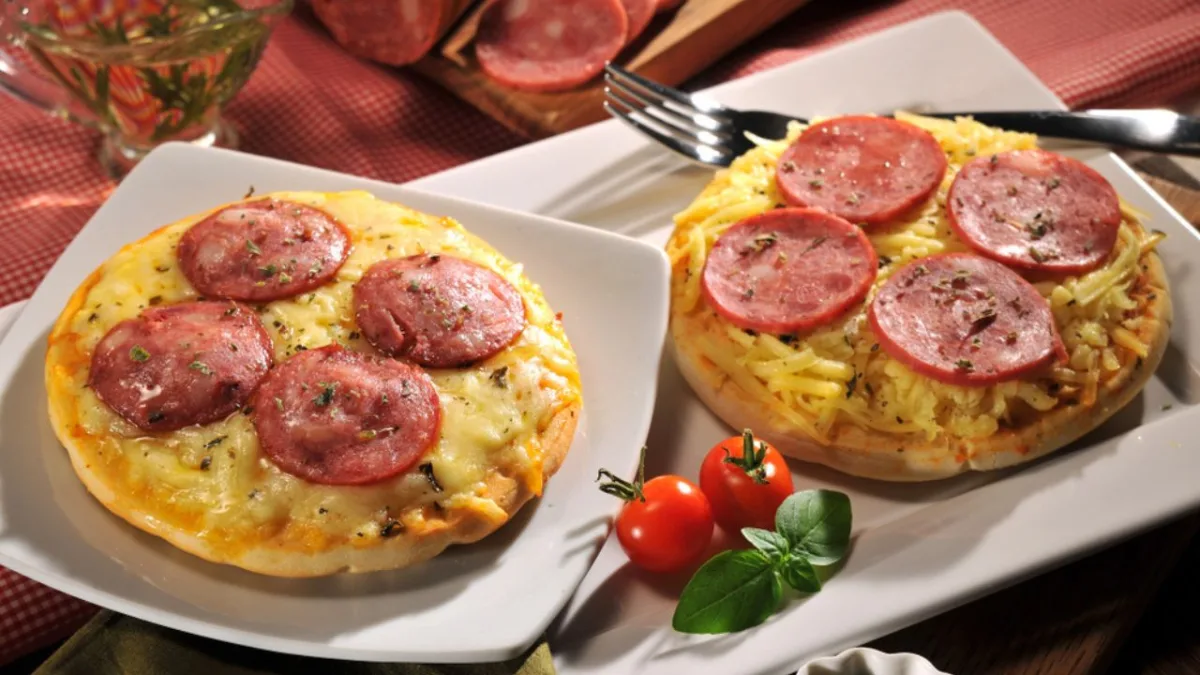 Mini Pizza de calabresa